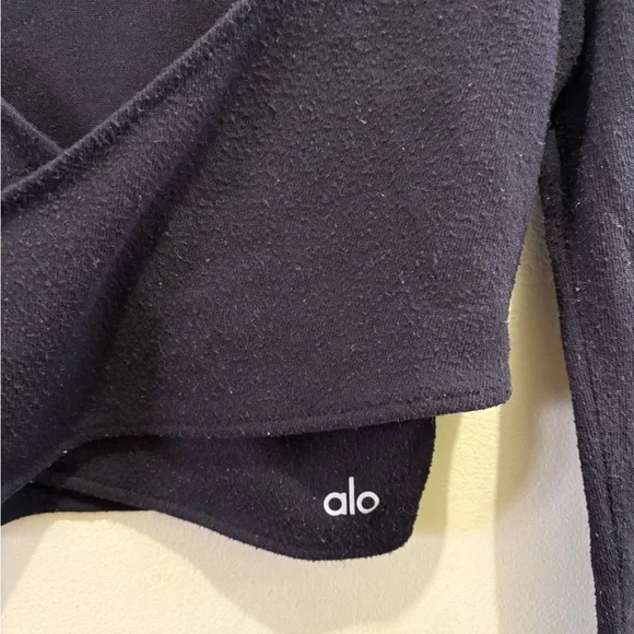 ALO Yoga Elegant Black Long Sleeve Crop Top - Picture 2 of 5